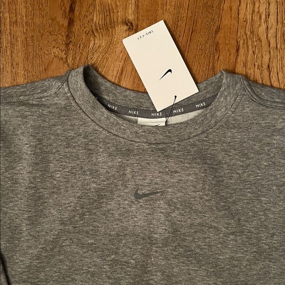 NWT Nike One Dri-FIT Crewneck Sweatshirt - Picture 4 of 9